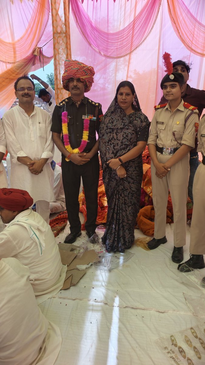 Anitajatavmla's tweet photo. कल भारतीय सेना में अपनी गौरवमयी सेवा पूर्ण कर सेवानिवृत हुए कैप्टन बलराम सिंह जी घाटरा शेरपुर के सेवानिवृति कार्यक्रम में पहुंचकर शुभकामनाएं प्रेषित की !! https://t.co/7hzSGNpCvF