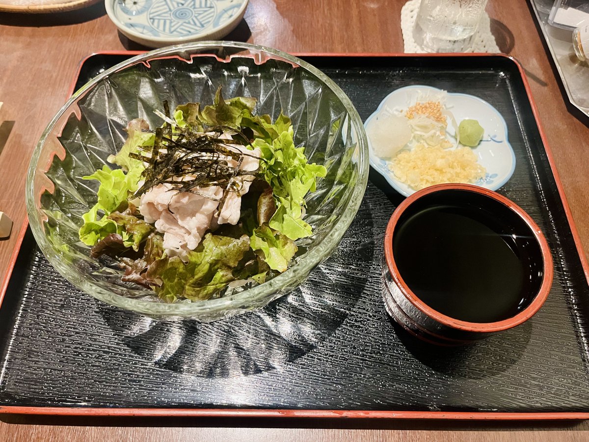 seinanana's tweet photo. バンコクの老舗日本料理「博多」さんが、閉店の危機ということで行ってきた！
月1くらいで行ってるから、無くなると困る😭
冷やしゃぶ蕎麦、さっぱりして美味しいよ🫶🏻 https://t.co/lUnvdgJeo9