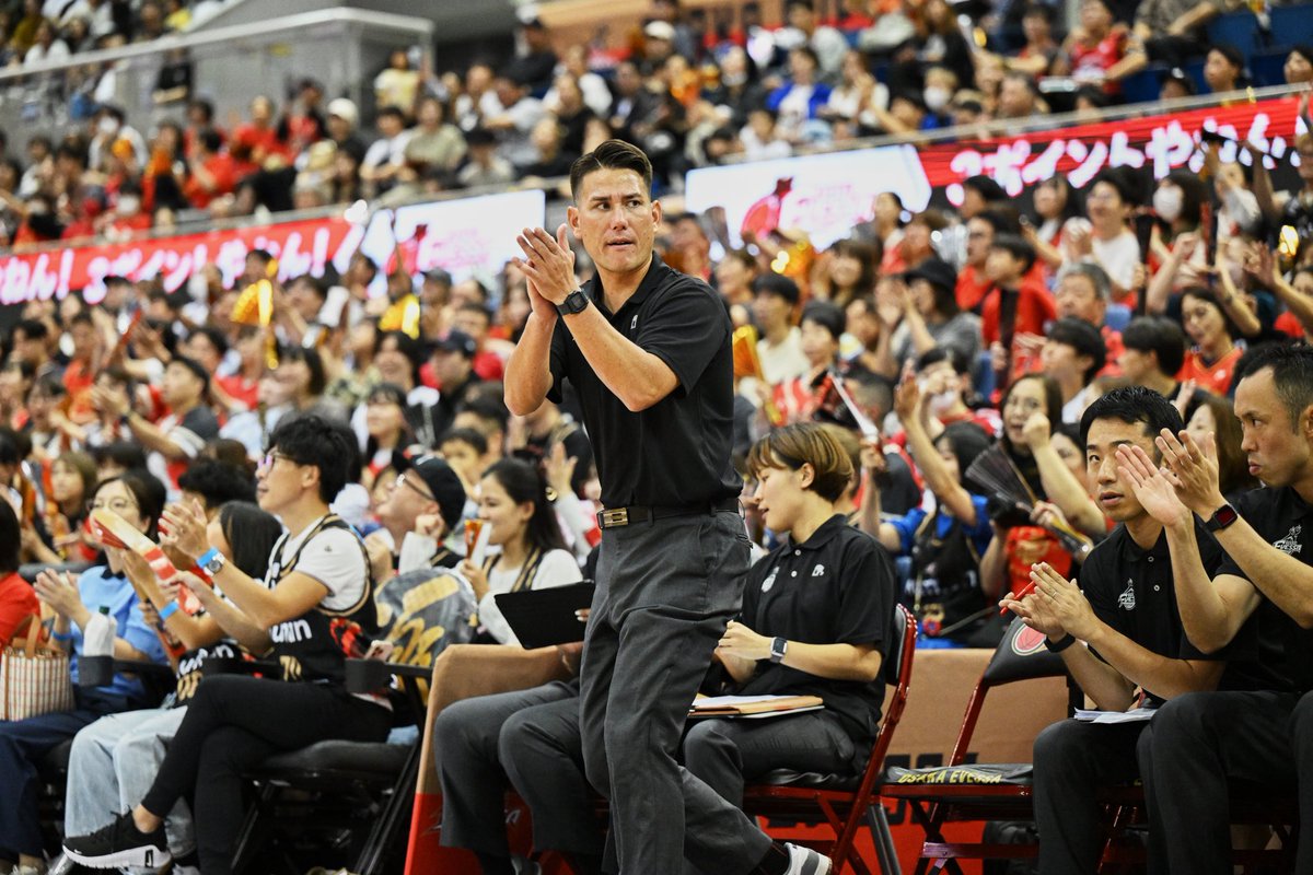osakaevessa's tweet photo. 【お知らせ】
#藤田弘輝 ヘッドコーチが7/3(金)に中国で開催される「FIBAバスケットボールワールドカップ2027 アジア地区予選 Window3」にコーチとして帯同します🇯🇵🔥

📅7/3(金) 20:30 TipOff
🆚中国代表
📡BS日テレ,DAZN,TVer

▼詳細はこちら
https://t.co/wRAaKpmoX5

#AkatsukiJapan #大阪エヴェッサ
