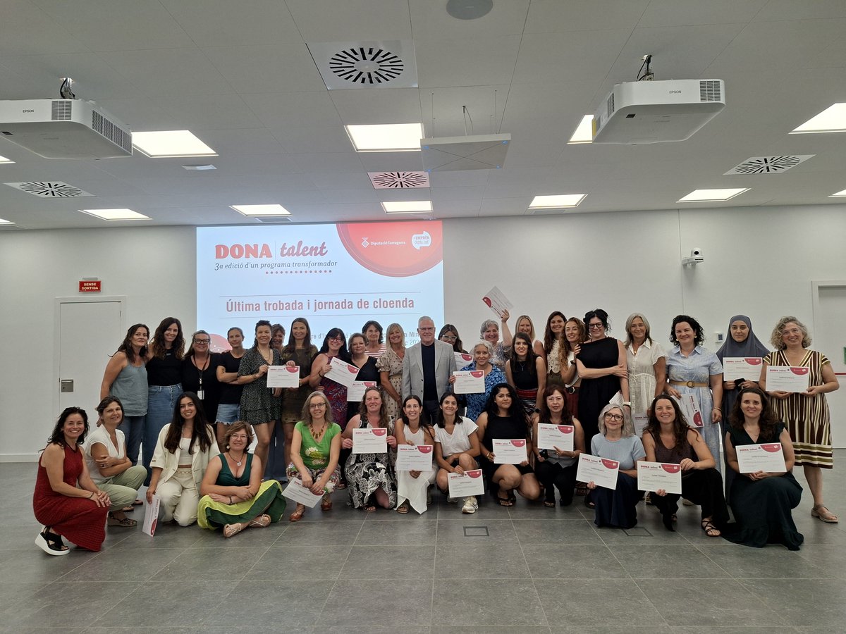 Dipta_cat's tweet photo. #EmprènDipta Acaba la 3a edició del programa d'emprenedoria Dona Talent de la @Dipta_cat. La iniciativa ha ofert acompanyament a dones emprenedores de la demarcació. El diputat @PereGranados ha encapçalat l'acte de cloenda avui al #CIFBocadelaMina de #Reus https://t.co/P1t2YYoEUy https://t.co/RuHnNHECX1