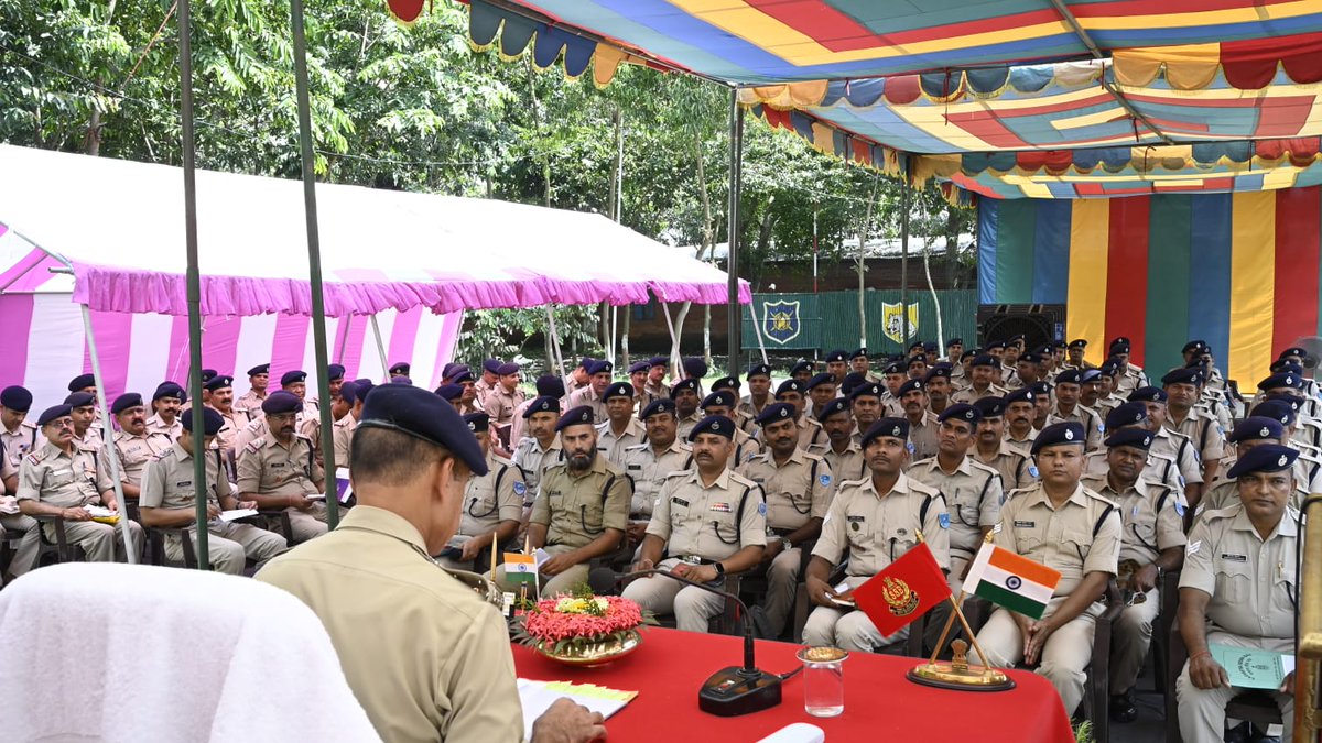 48bnssb's tweet photo. 48वीं वाहिनी, स.सी.बल, जयनगर में कमांडेंट श्री राजेन्द्र कुमार की अध्यक्षता में सैनिक सम्मेलन आयोजिता। सम्मेलन में अनुशासन, परिचालन तैयारियों एवं कार्मिक कल्याण पर चर्चा की गई। तत्पश्चात बड़े खाने का आयोजन कर आपसी भाईचारे को सुदृढ़ किया गया। 
@SSB_INDIA 
@ssbpatna 
@ssbshqmzp https://t.co/IHwXFlyskq