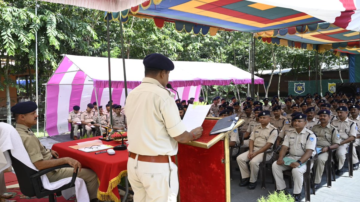 48bnssb's tweet photo. 48वीं वाहिनी, स.सी.बल, जयनगर में कमांडेंट श्री राजेन्द्र कुमार की अध्यक्षता में सैनिक सम्मेलन आयोजिता। सम्मेलन में अनुशासन, परिचालन तैयारियों एवं कार्मिक कल्याण पर चर्चा की गई। तत्पश्चात बड़े खाने का आयोजन कर आपसी भाईचारे को सुदृढ़ किया गया। 
@SSB_INDIA 
@ssbpatna 
@ssbshqmzp https://t.co/IHwXFlyskq
