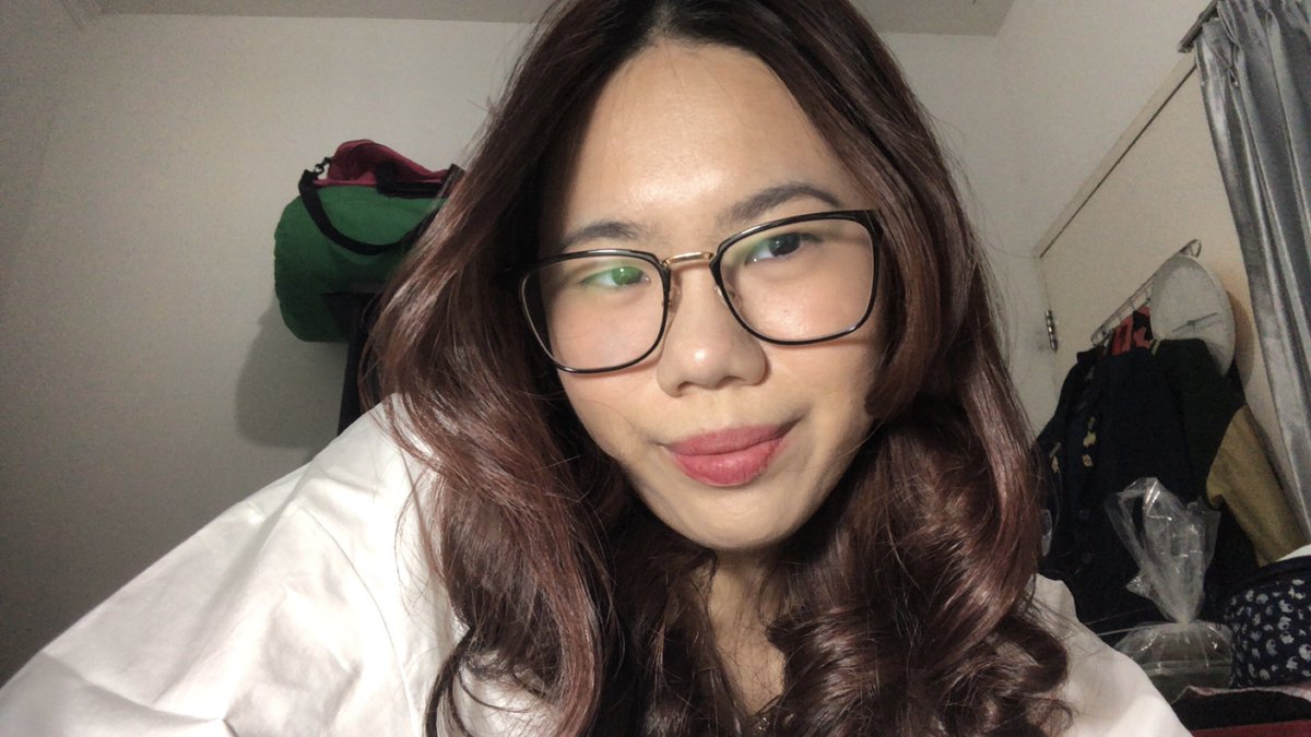 vobowss's tweet photo. apparently this bitch loves psychological horror movies https://t.co/uzLCUnrbGr