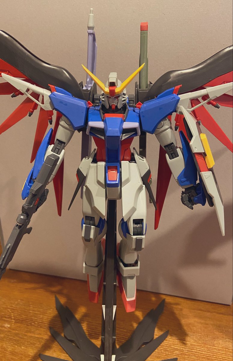 MM75292605's tweet photo. MGデスティニーガンダムの素組できた！
いやぁ〜カッコいい‼︎😆
SEED系のMGは羽広げるとカッケェんすよ😁
ディテールアップや塗装はぼちぼちしていきましょうかね☺️ https://t.co/LPptbbvNgg