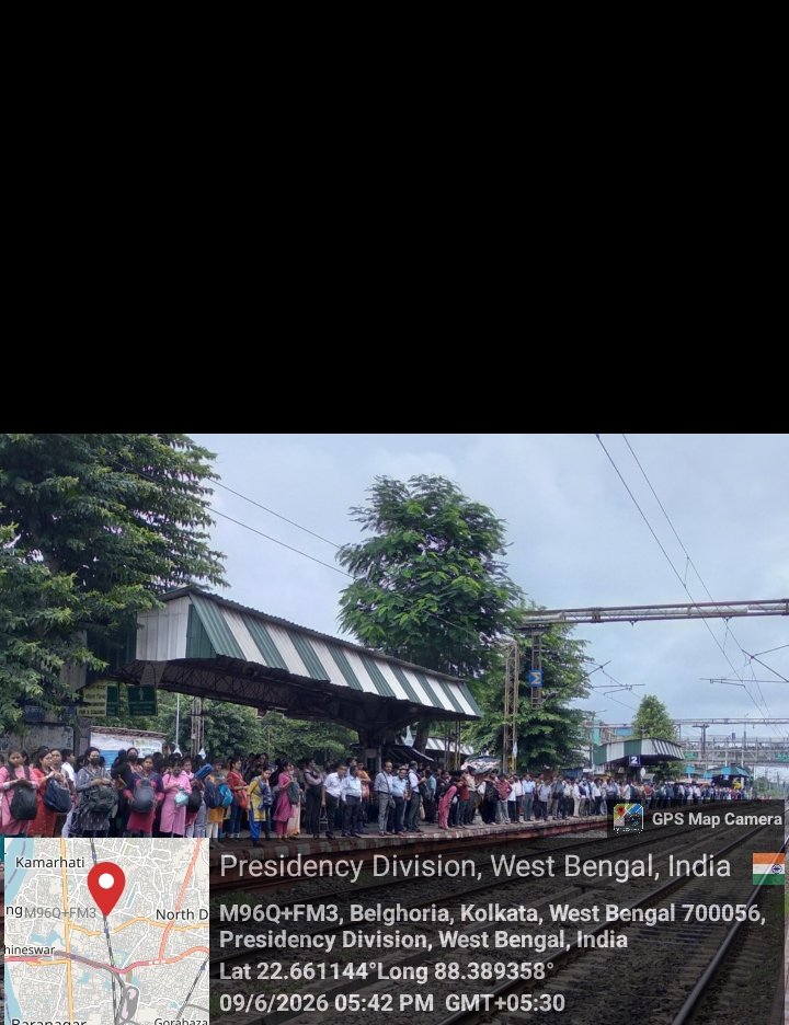 dey384255's tweet photo. @drmsdah @EasternRailway @RailMinIndia @EasternRailway @railcomplaint @RailwaySeva it's regular condition of Belgharia at office hours. Lot's of galloping trains are not stopped there in vital time. Kindly consider Stoppage of 31337,31531,31625,31338,31112,63112 at Belgharia for huge passengers demands.
#ERChallenge https://t.co/eCFOtQ0ehy