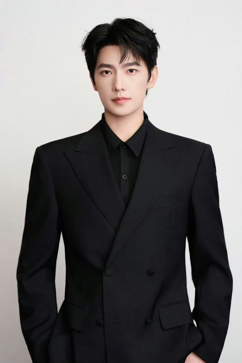 grazingsheep_'s tweet photo. THE HALF BODY PHOTO 😭 MY MAN YANG YANG https://t.co/C7f61iWNiF