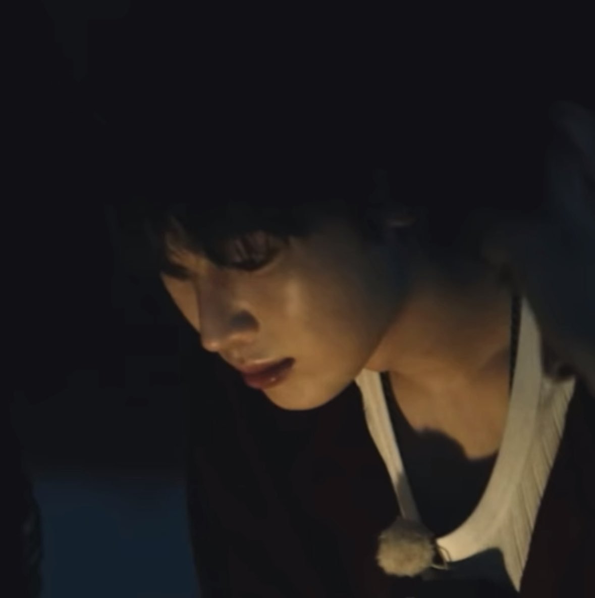ftalsunoo's tweet photo. NO BUT WHY ENHYPEN IN THE HORROR HOUSE FOR ENOCLOCK LOOK LIKE A REAL HORROR MOVIE OMG ?? https://t.co/7xpDRbx4B8