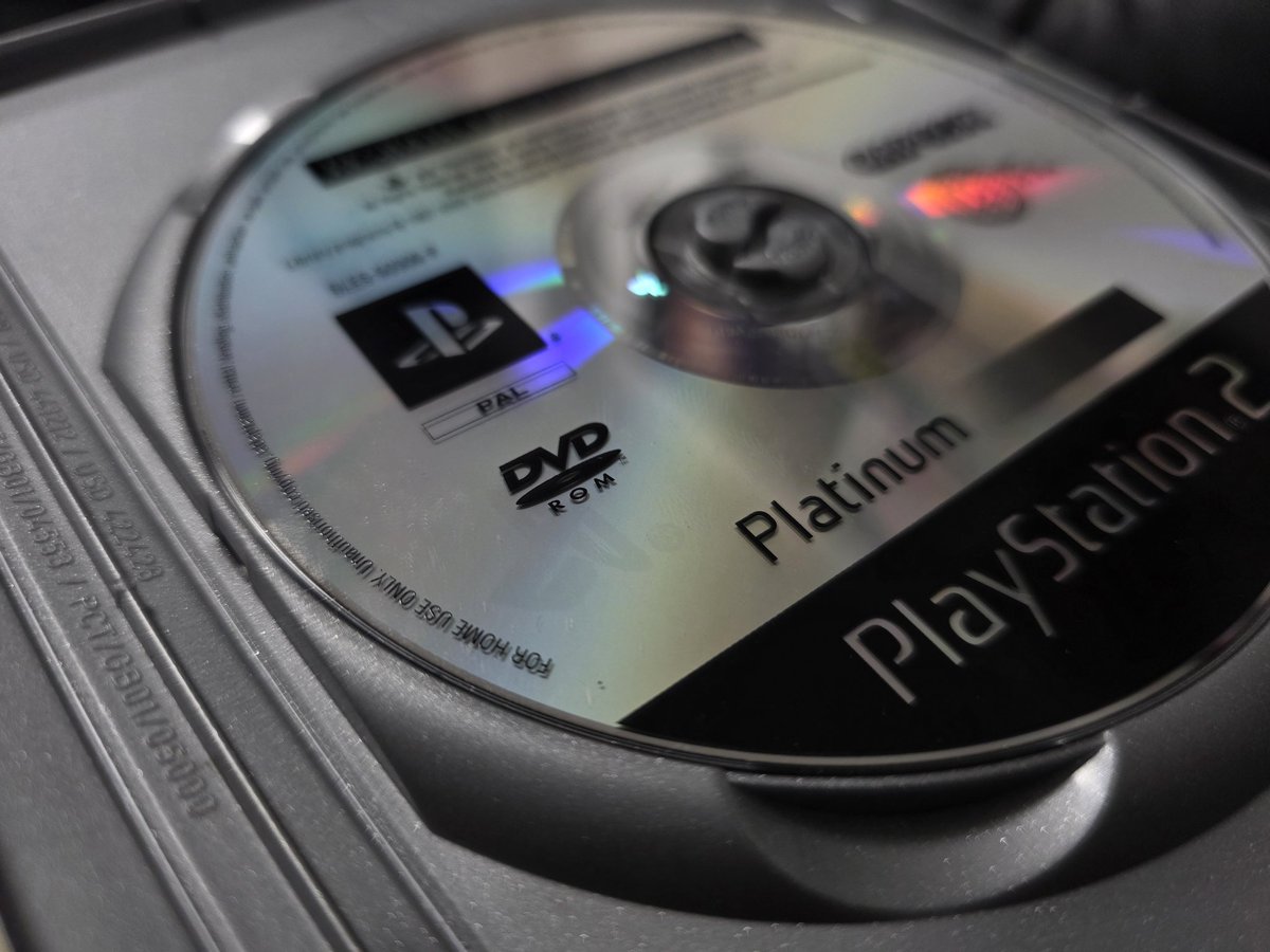Raysnakeyes's tweet photo. Que pena, chicos. Aun sigo con un vacío tremendo tras la noticia de la perdida del formato fisico. En el pasado Sony dio marcha atrás con algunas decisiones, como vincular las cuentas PSN en los juegos de PC o precisamente el cierre de la store de PS3. Ojalá se lo piensen 🙏 https://t.co/XRy3PyRxJU