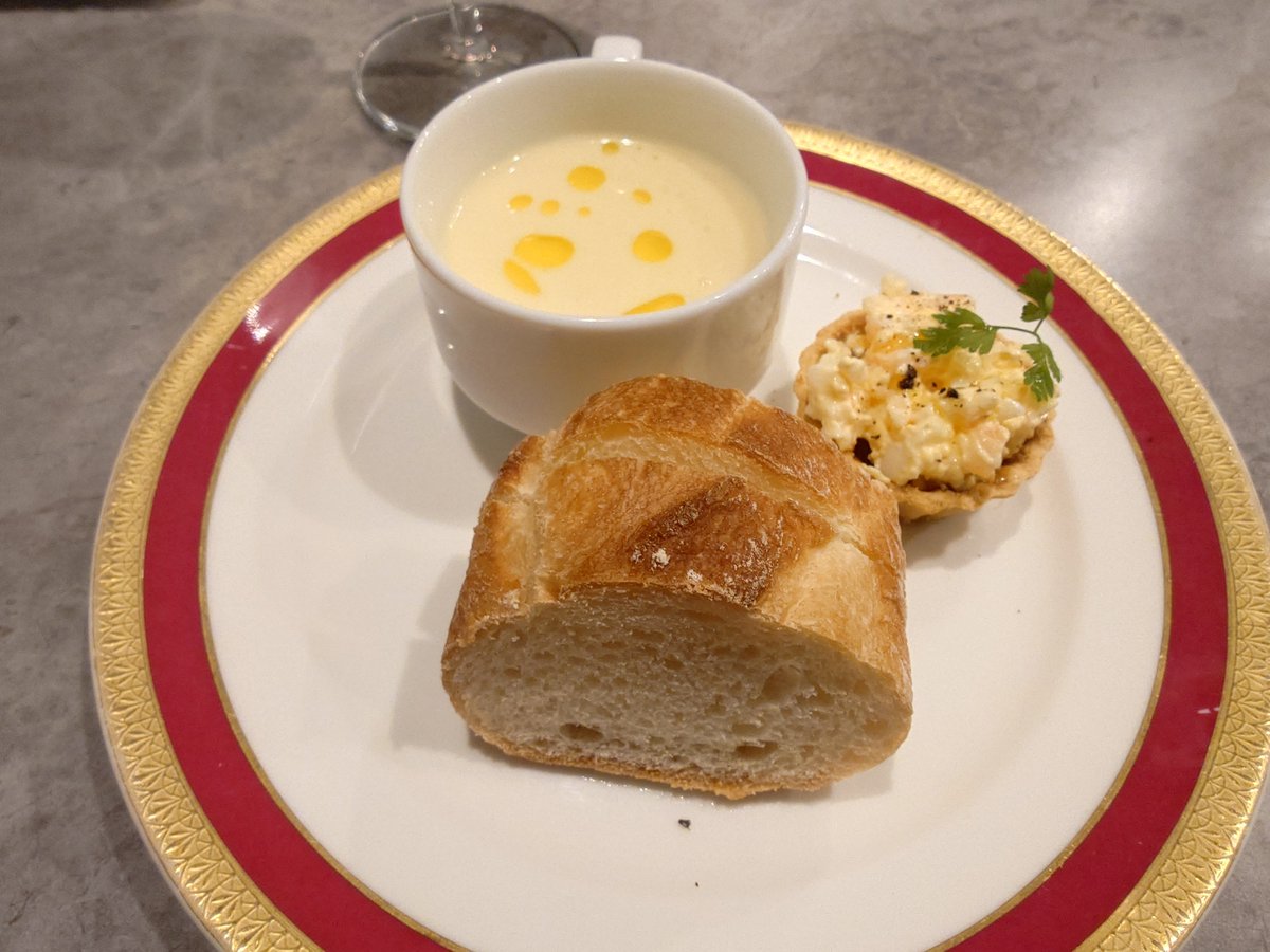 nemu_IN's tweet photo. French wine bar UN
カジュアルフレンチ🇫🇷
我ながら良い店を見つけたと思う。
ふらっと来れるし遅くまで開いてる。 https://t.co/LZAdXnQrFt