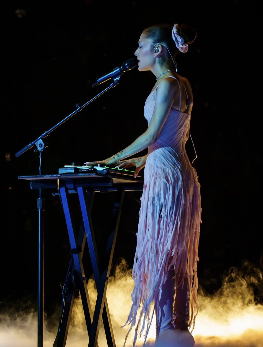arianaisbright's tweet photo. ariana stuns for the eternal sunshine tour in sunrise, fl ♡ 
📸: @yvonnegphotos on instagram https://t.co/WSDAPEvXnP