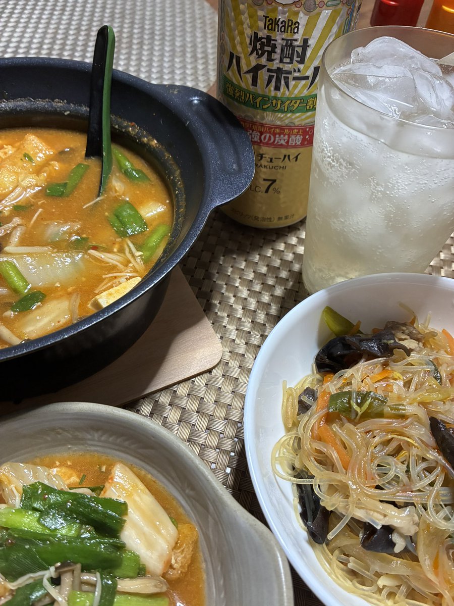 kousauna's tweet photo. 月跨ぎ連勤終わて気絶するまで呑る🥹 https://t.co/iTkBCttL43