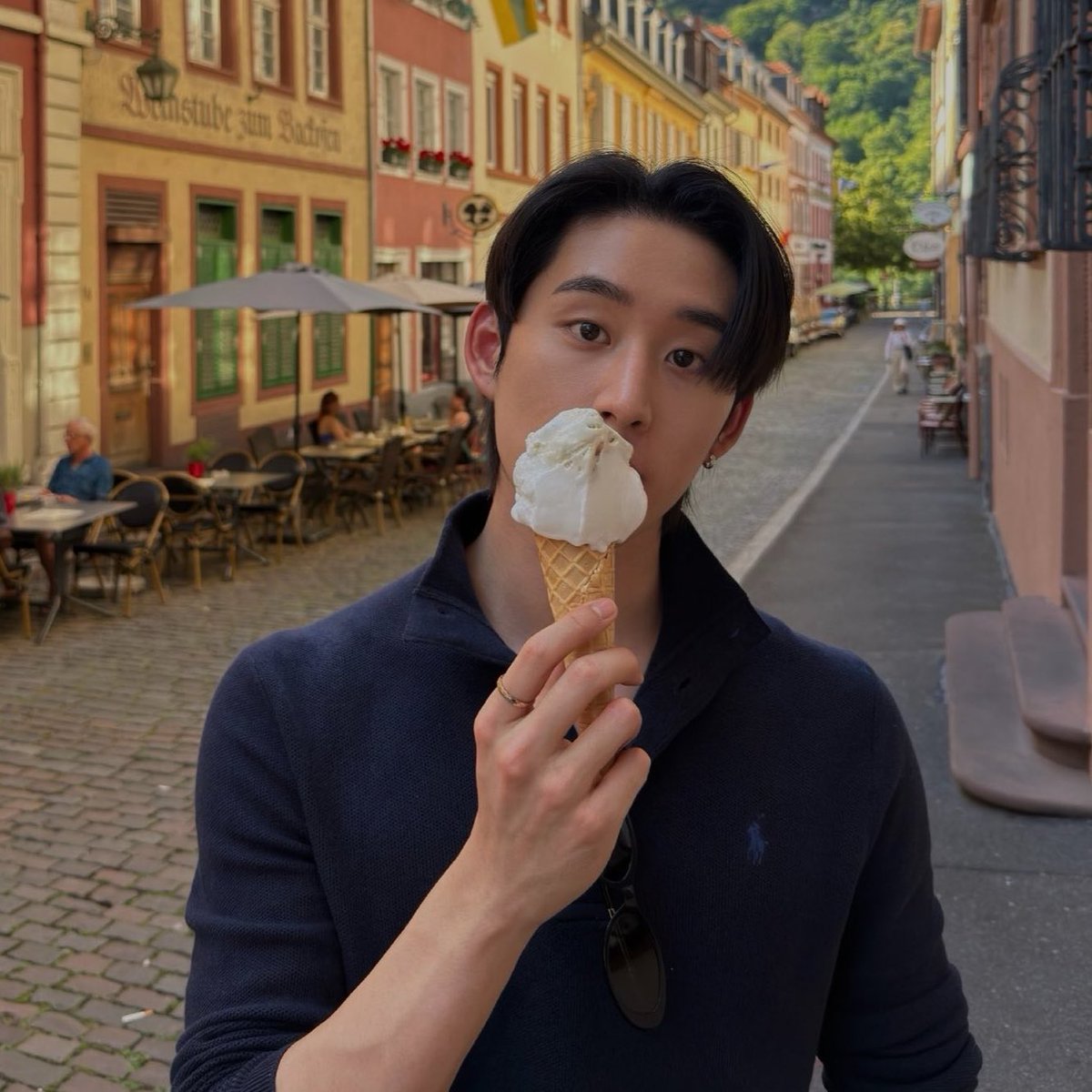 underthesamsky_'s tweet photo. ไม่ใช่วิลเลี่ยมไม่มีทางได้เห็นจริงๆมุมน่ารักของน้องเอสน่ะ อะไรแบบนี้มีคนเดียวจริงๆถ่ายได้ ให้เลย 50% คือคนหลังกล้องมีฟิลเตอร์ในตา ส่วนอีก 50% นายแบบมีไปแอส ไม่ใช่ตากล้องคนนี้หนูไม่ทำตาแป๋วใส่หรอก 🥺 https://t.co/Mo1myYmAzx