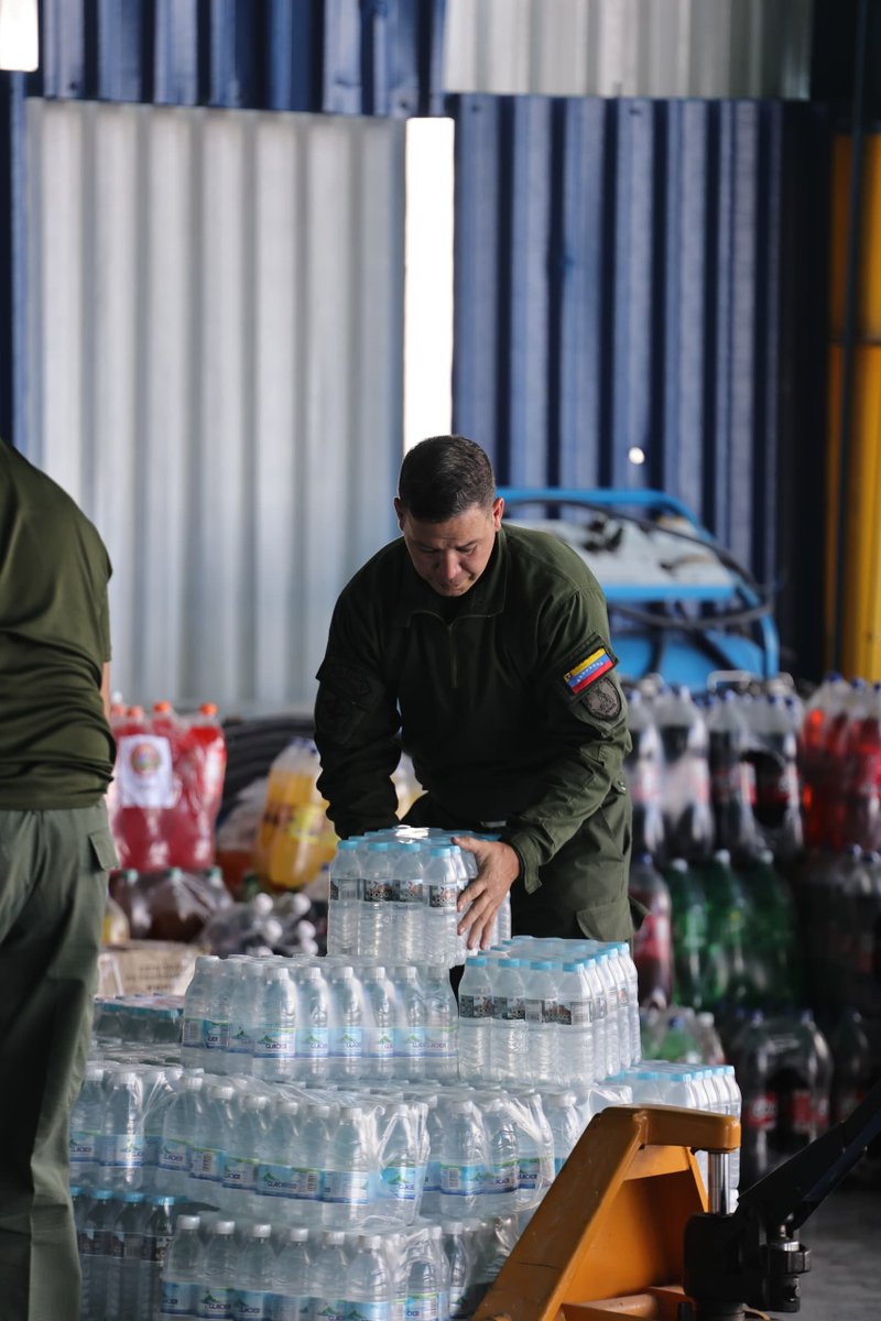 Chiqui_new's tweet photo. Desde La Carlota, helicópteros continúan saliendo con ayuda para los campamentos transitorios. Insumos, alimentos y medicinas para las víctimas de la tragedia. https://t.co/Sd49uTLtiU