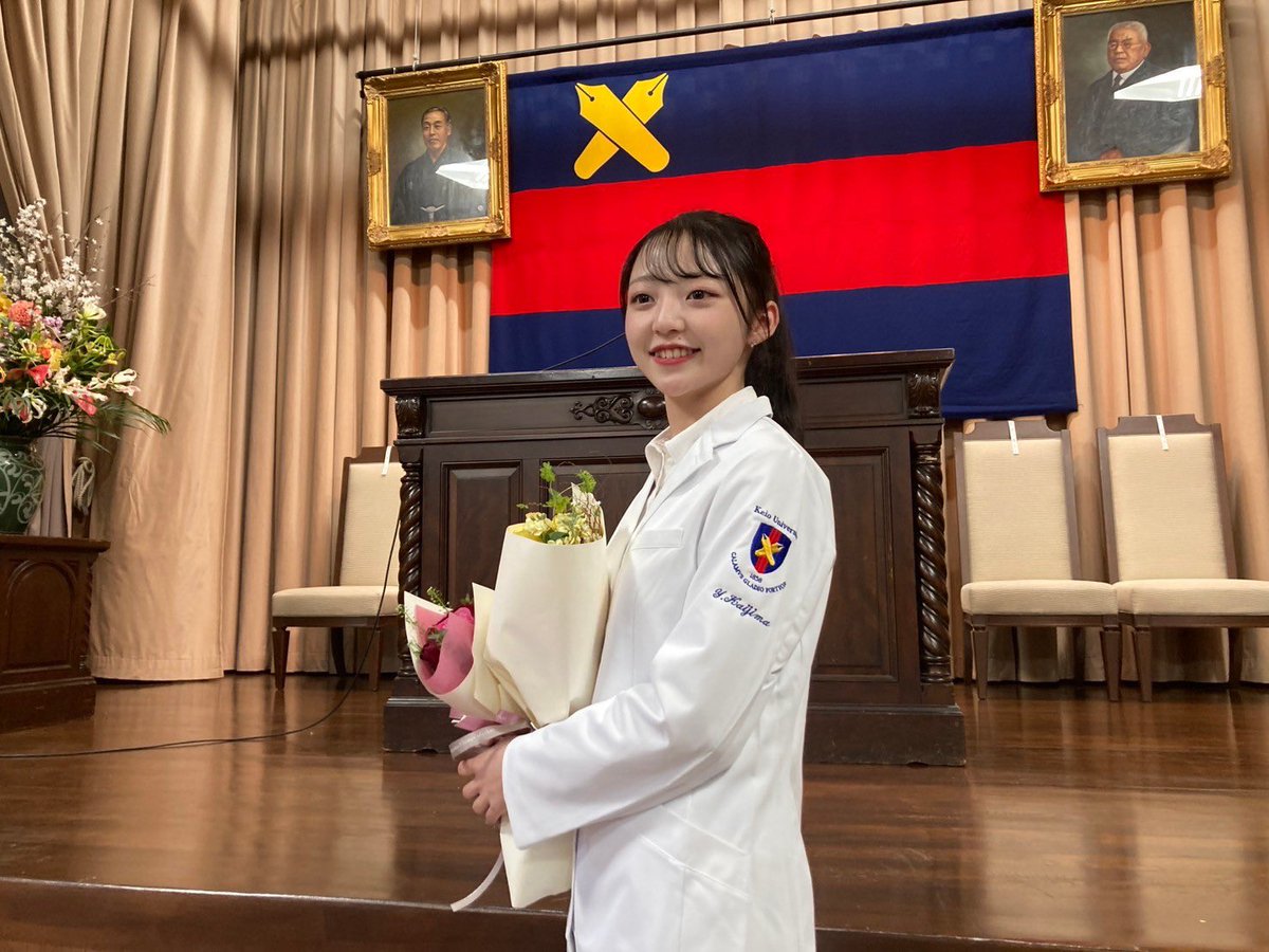 mskeio5_2026's tweet photo. 自己紹介投稿①👩🏻‍⚕️🤍

放課後の白衣姿をみせちゃいます🥼✨

後半2枚は白衣式のときの写真です♡

普段は病院で実習をしています🩺
座学では得られない気づきが多くあり、毎日充実しています！！ https://t.co/7DkQaGoMnh