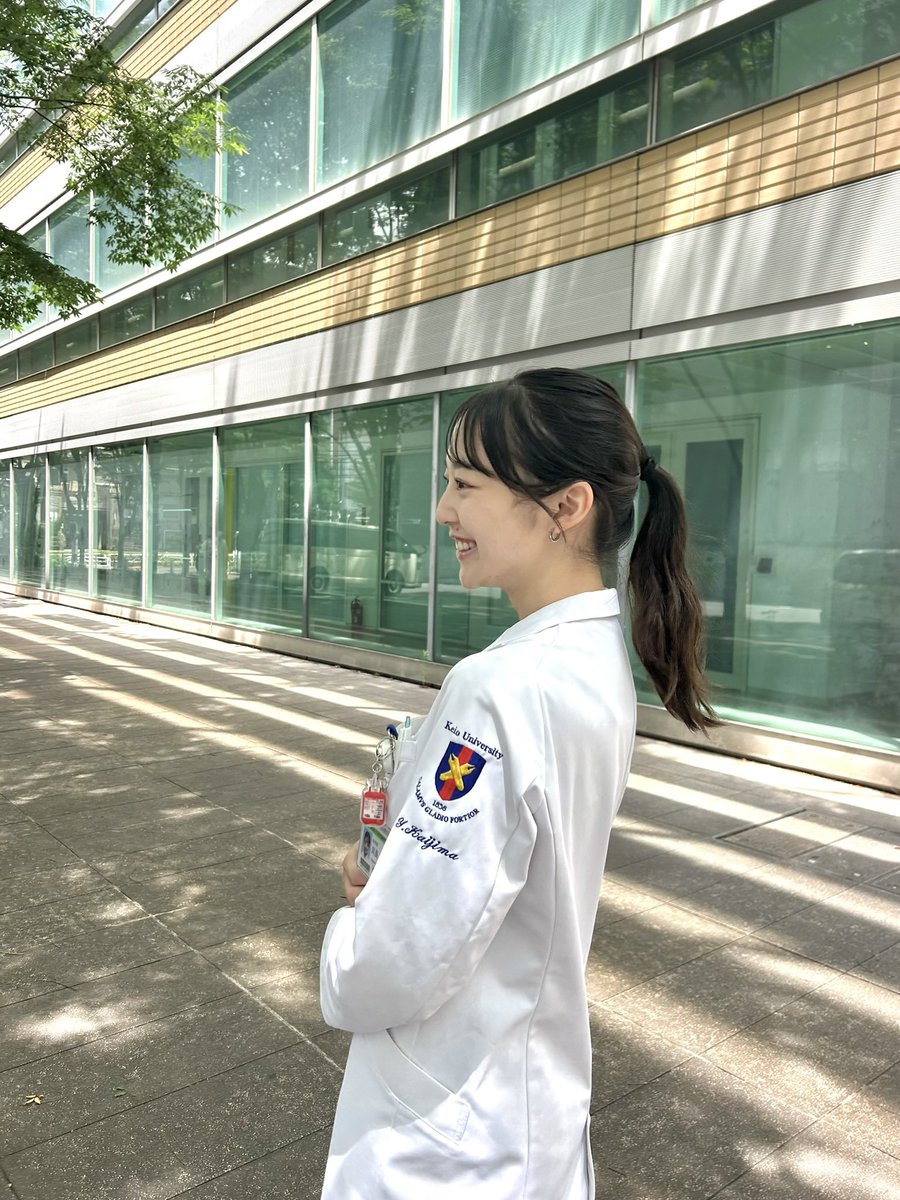 mskeio5_2026's tweet photo. 自己紹介投稿①👩🏻‍⚕️🤍

放課後の白衣姿をみせちゃいます🥼✨

後半2枚は白衣式のときの写真です♡

普段は病院で実習をしています🩺
座学では得られない気づきが多くあり、毎日充実しています！！ https://t.co/7DkQaGoMnh