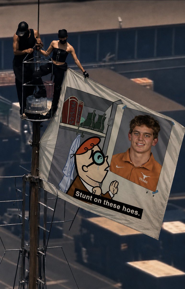 LosLonghorns1's tweet photo. Arch Is Him #ArchMadness #Heisman #HeIsHim #Hookem 🤘🏽🐂🐐🔥 https://t.co/sjH63Lnd1v