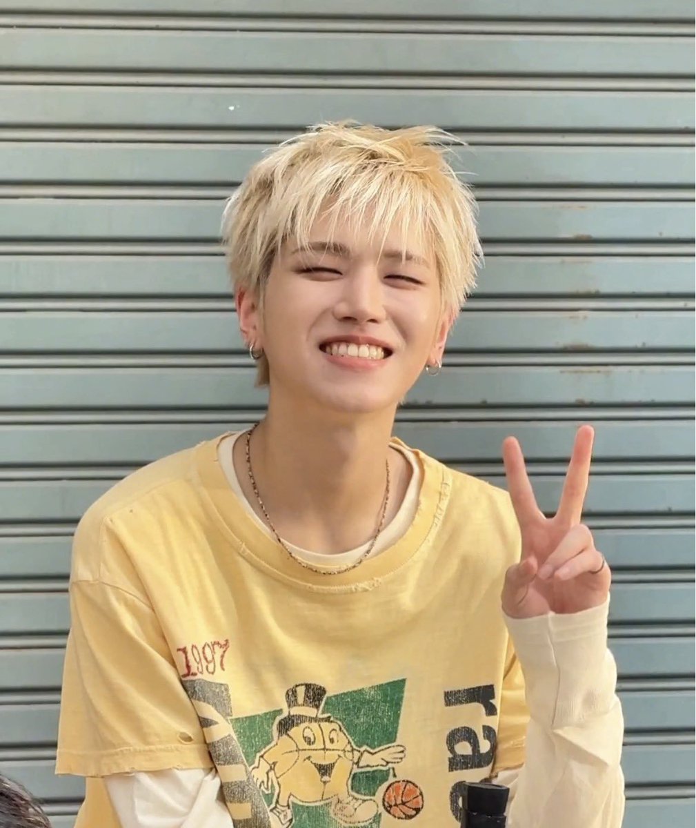 bndwiki's tweet photo. 🌟💬 [#WEVERSE REPLY] 260702 #RIWOO

🚪 From now on, my main bias is Adios Ringing . .🐥☘️
it really outdid Orange-haired Ringring, amazing visual. . .🥺🧡
🦦 Adios Ringring is cute indeed.. https://t.co/3Ml7ecHvc1