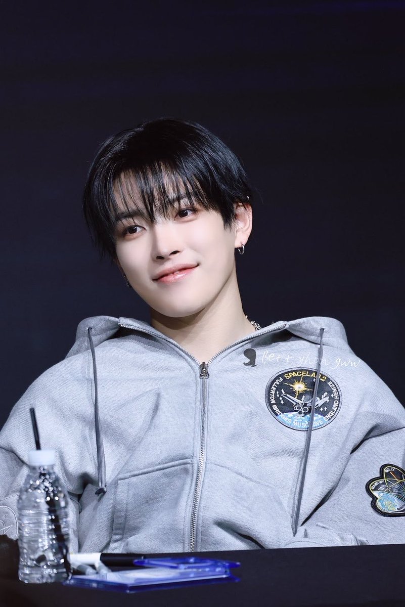 hongjjuni117's tweet photo. 와 근데 보면 볼수록 홍중이 입꼬리 진짜 너무 이뻐서 부러워… 나도 저런 입꼬리 생기는게 소원임… https://t.co/sSkFVnzbrE