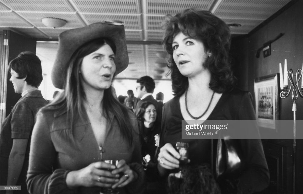 BoylanRoger's tweet photo. Authors Margaret Drabble and Edna O'Brien at a press conference in London, 1972. I don't know Drabble's work, but I love O'Brien's. https://t.co/ZR4BPSTHGf