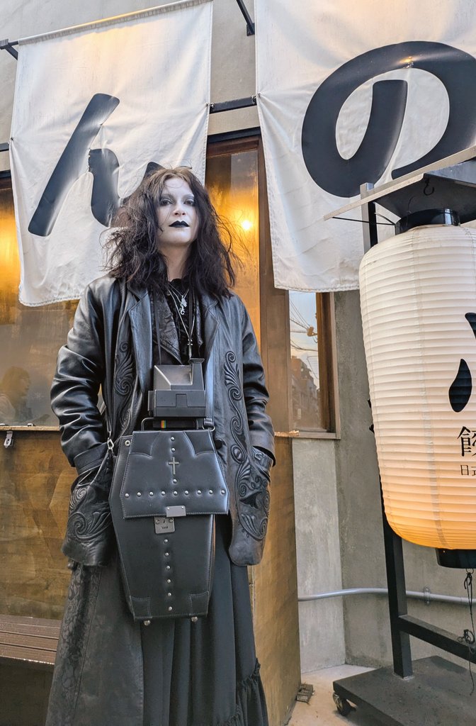 friedzoaster's tweet photo. 4 shironuri looks from jan

1月からの白塗り https://t.co/JbBeuqYFZY