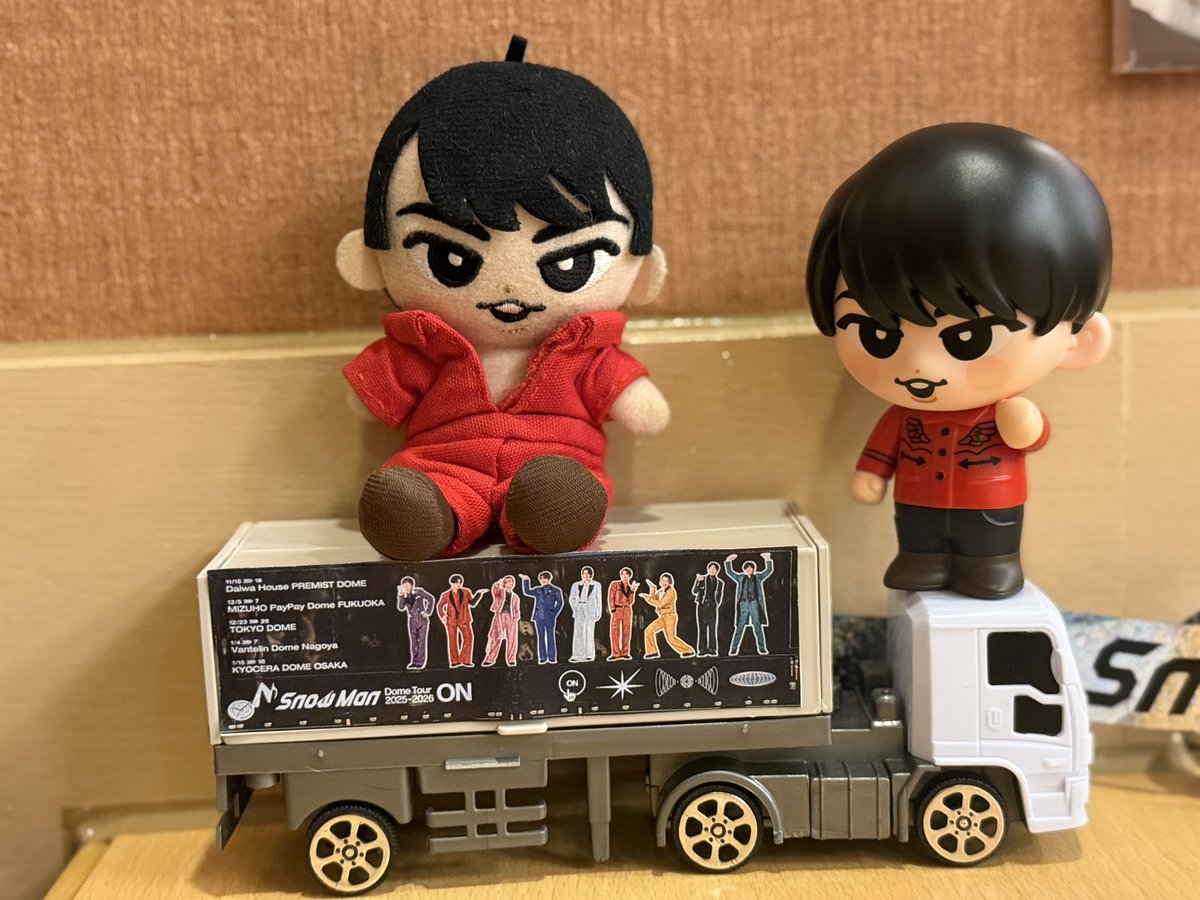 TentokaiteAMA's tweet photo. やっとON鑑賞出来ました👏

あぁ、��の時こんな感じだったなぁとか
(あっという間すぎて)こんなとこしてたっけ？とか
初めてのドームをゆっくり思い出しながら楽しみました

スノトラ作ってみました
ボディ黒く塗ったらいいかも〜？

#SnowMan
#SnowMan_ON https://t.co/sX6DF0HYKa