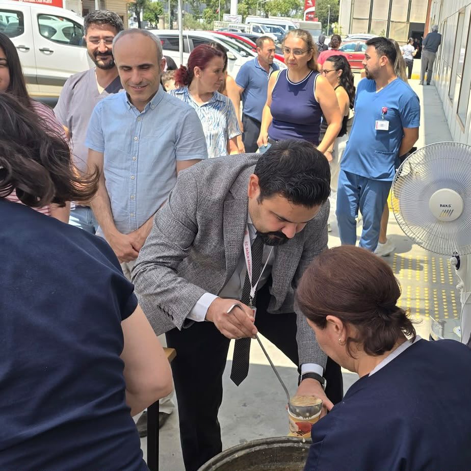 adsmaydin's tweet photo. Hastanemizde Aşüre Günü Hayrı Gerçekleştirildi

Hastanemiz personeli, geleneksel kültürümüzün önemli değerlerinden olan paylaşma, birlik ve bereket duygularını yaşatmak amacıyla aşüre günü hayrı etkinliği düzenlemiştir. https://t.co/qGJFNphvzJ