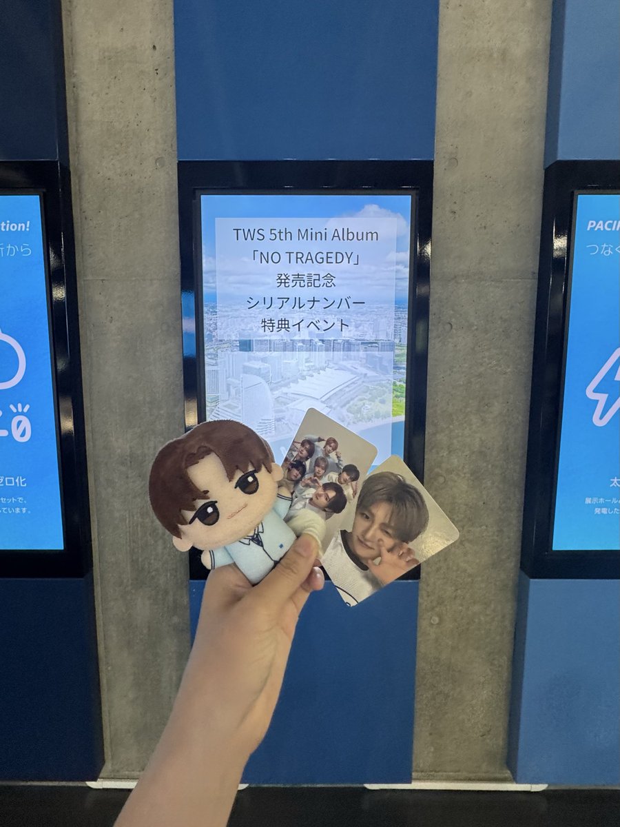 mitws's tweet photo. 初めての全員グリーティング会🪽🫧
TWSのみんなに会えて本当に幸せすぎた😭✨
整番後方だったけど最前で見られて涙 https://t.co/yyU6u2gqhI