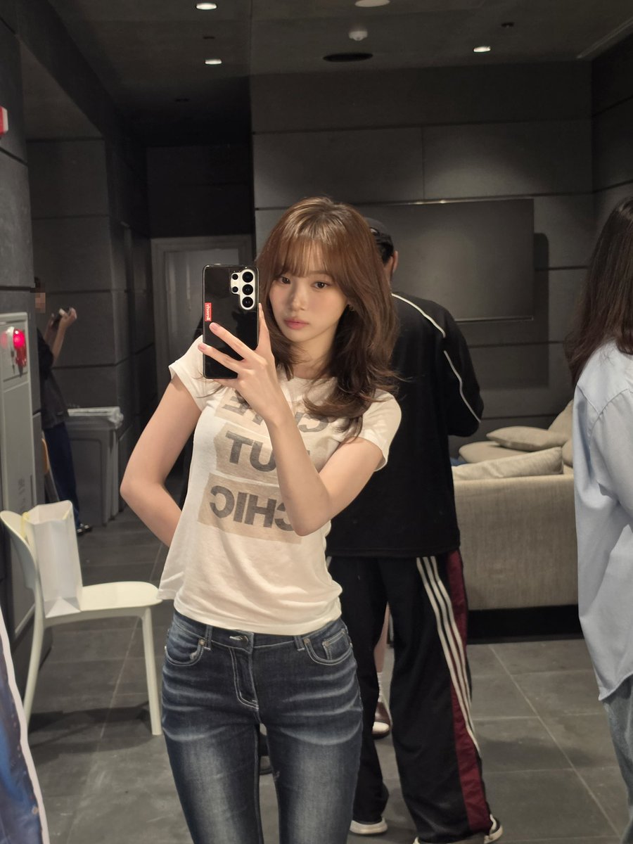 yoonstar888's tweet photo. helloo, yoona here!

— looking for interactive moots !
— filo — not minor
— mostly ggs ( lsf, illit, h2h )
— new to #stantwt #kpoptwt
— any fandoms are welcome 

♡ / ↻ are much appreciated https://t.co/BOuoQbIfnP