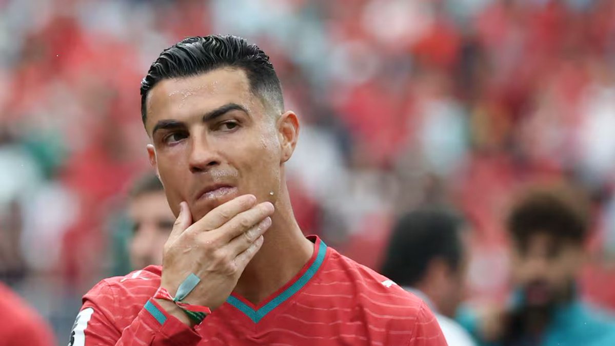 ElDeportivoLT's tweet photo. 🏆 Histórico de Portugal pide respeto por Cristiano Ronaldo: “Los jugadores tienen que correr para él” https://t.co/qaH1YmecMy https://t.co/yZL498foLr