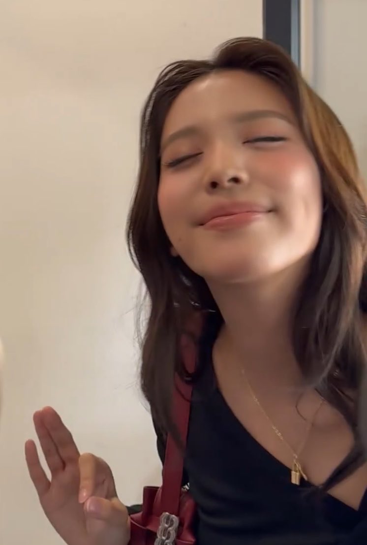 namuvmuv's tweet photo. i love it when she makes this babygirl sugarplum princess face 🤏🤏🤏 https://t.co/omhtEP1FjQ