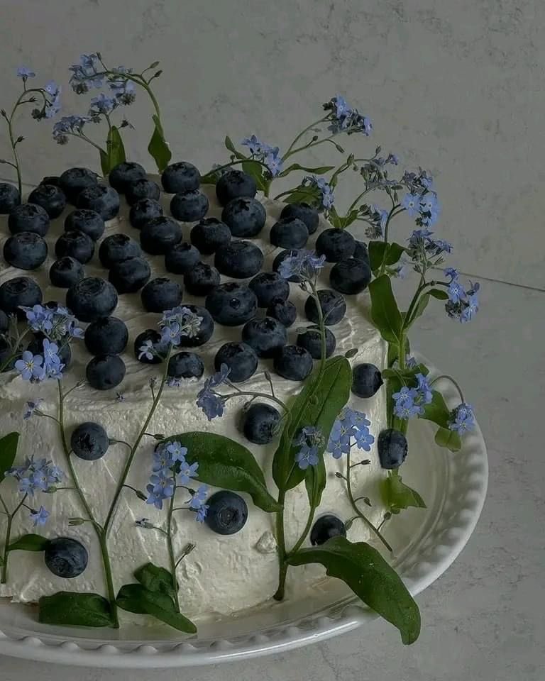 _Naturaee's tweet photo. blueberries cake https://t.co/xu7ZeaJxFd