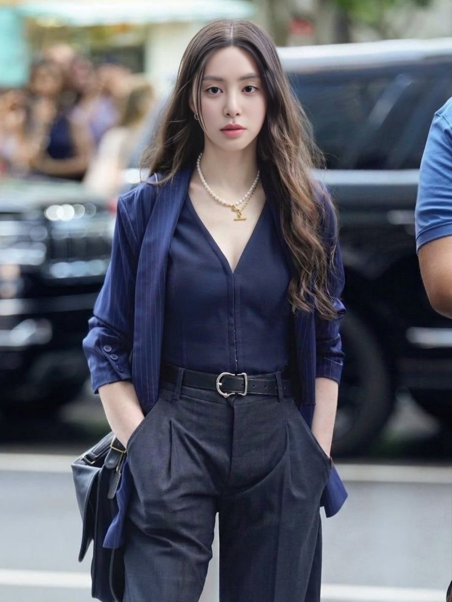 bsonqmin's tweet photo. 𝕏 𝗵𝗼𝘂𝗿𝗹𝘆𝗯𝗲𝗰𝗲
Spotted: #BECE arriving at the Ritz Paris Hotel looking absolutely effortless in. Her elite energy is shining proper bright before she hits the runway as one of the PROMINENT faces for The Splendor Fashion Week. Paris isn't ready! https://t.co/1WIlS3tUAe