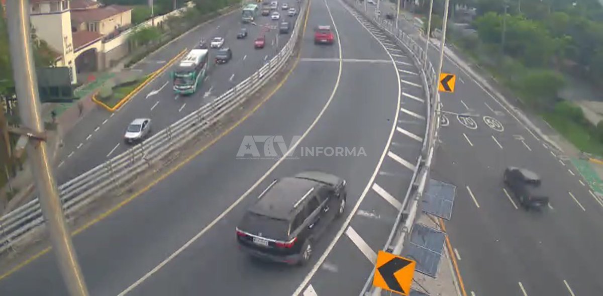 ATVInforma's tweet photo. #ATVInforma | Desde el sistema de videovigilancia del #CMVS se observa el flujo vehicular en distintos puntos de la Av. Samborondón.
⚠️Conduzca con cuidado y respete las señales de tránsito. https://t.co/9YN44HXQhq