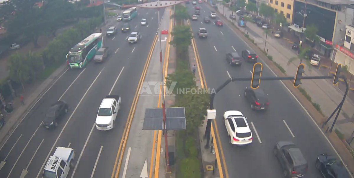 ATVInforma's tweet photo. #ATVInforma | Desde el sistema de videovigilancia del #CMVS se observa el flujo vehicular en distintos puntos de la Av. Samborondón.
⚠️Conduzca con cuidado y respete las señales de tránsito. https://t.co/9YN44HXQhq