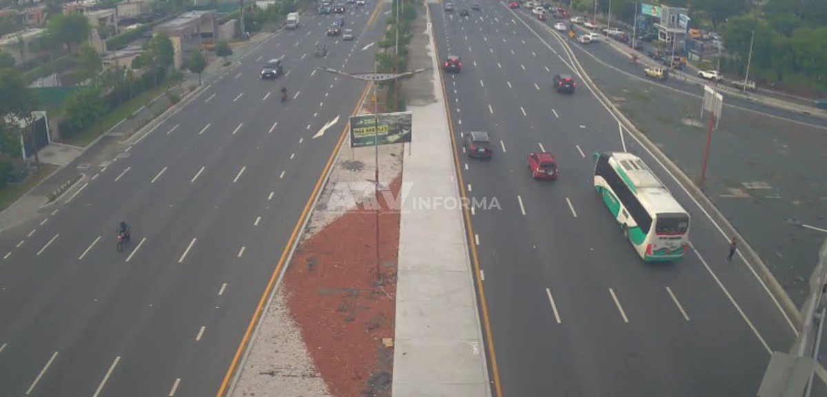 ATVInforma's tweet photo. #ATVInforma | Desde el sistema de videovigilancia del #CMVS se observa el flujo vehicular en distintos puntos de la Av. Samborondón.
⚠️Conduzca con cuidado y respete las señales de tránsito. https://t.co/9YN44HXQhq