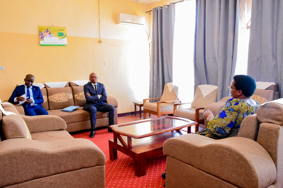 INSS_Burundi's tweet photo. Ku wa 26 Ruheshi 2026, INSS yaruguruye ibiro vy’uwuyiserukira mu ntara ya #Buhumuza, ku murwa mukuru wayo uri muri Komine #Cankuzo, mu ntumbero yo kwegera abenegihugu no kuborohereza serivisi.

Abanywanyi n'abakoresha bahamagariwe kwitura iryo shami ryabapfunyirije urugendo. https://t.co/F72eJftia5