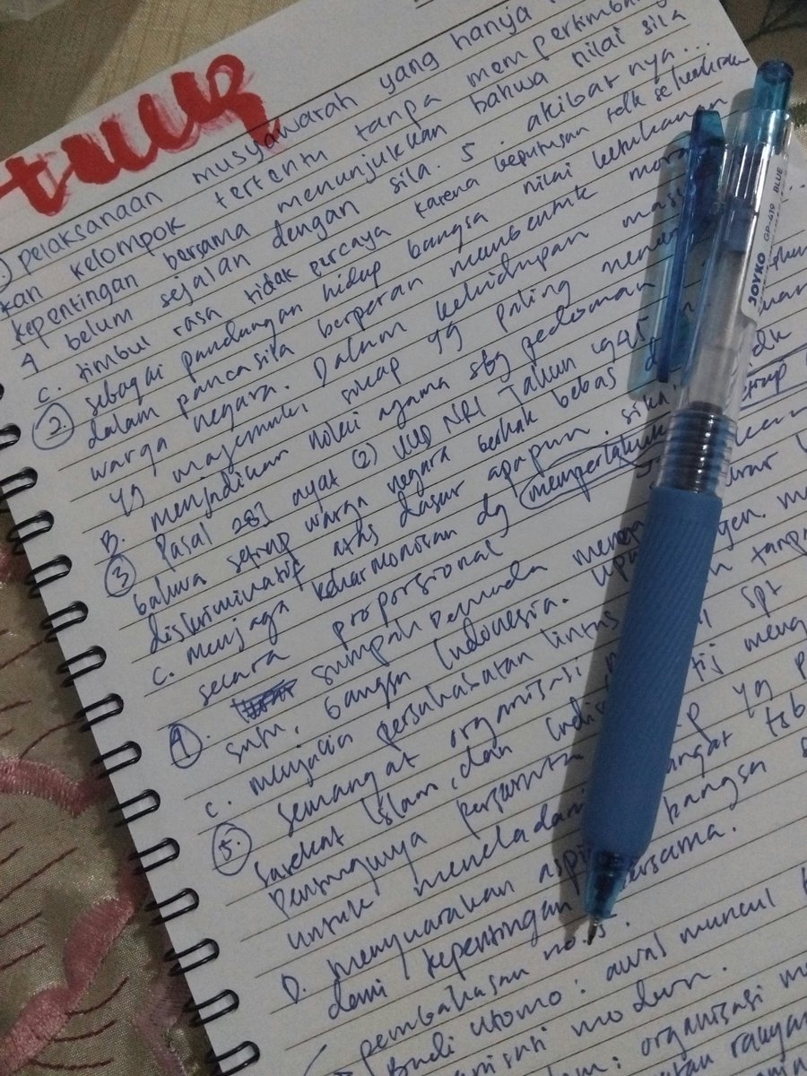 razzstudy's tweet photo. hari ini bahas soal twk, tapi bentar doang karena jiwa malas sedang berkuasa 👿 https://t.co/R9C9iuPCAu