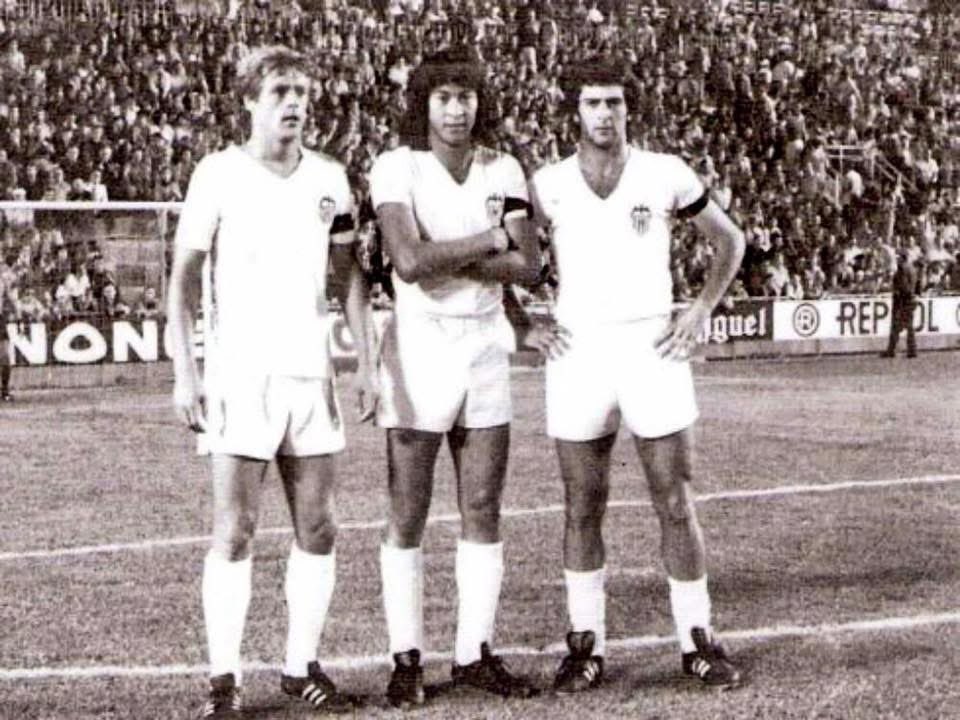 olympia_vintage's tweet photo. Rep, Diarte, Kempes, 1976.
#ValenciaCF https://t.co/tRphxVtijP