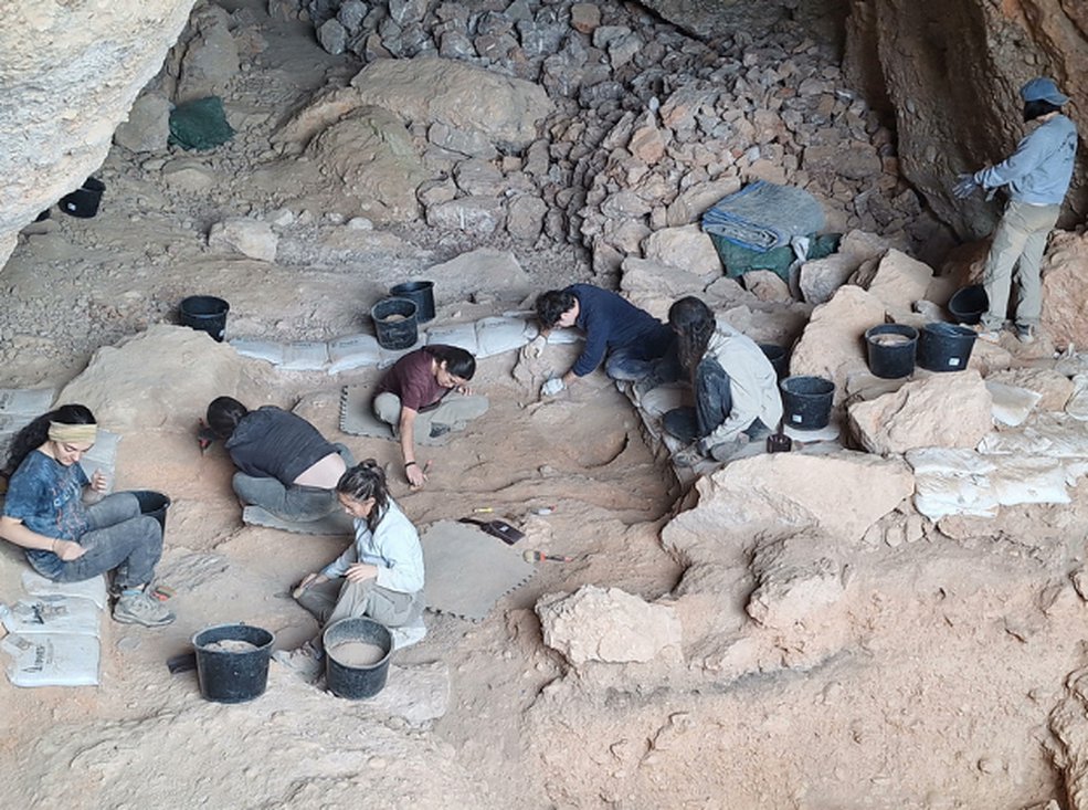 PNMontserrat's tweet photo. Noves troballes a la Cova Gran de Collbató amplien el coneixement sobre les ocupacions prehistòriques de #Montserrat via @iphes 
ℹ️https://t.co/tMydlY5dYU https://t.co/vPeksBMdKa
