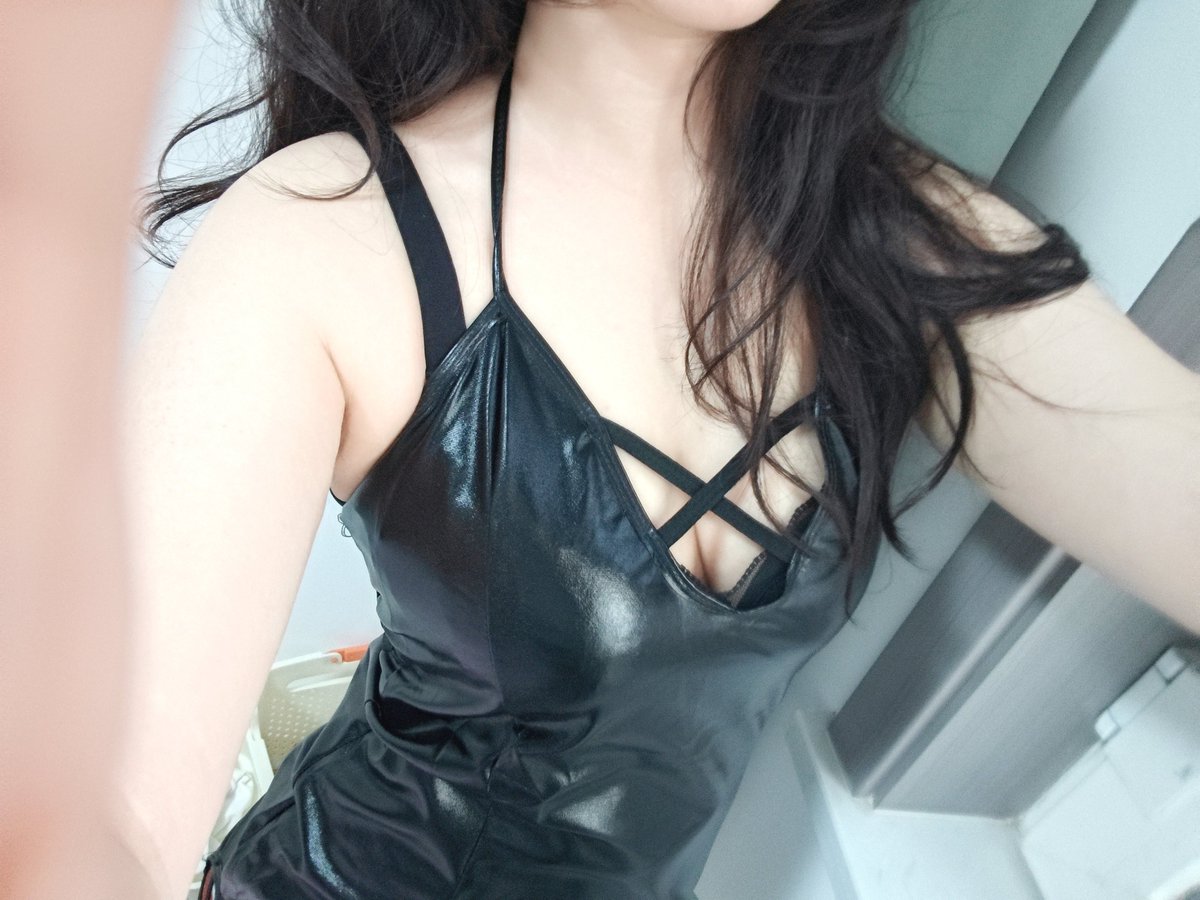 appplasee's tweet photo. 试穿一下新衣服，一个人拍照感觉还是很艰难~ https://t.co/VR8scQiI5F