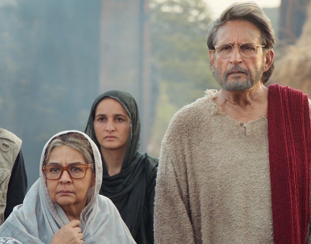 Bolly_BoxOffice's tweet photo. Not just #AkshayKumar… these TWO supporting characters are also winning hearts in #WelcomeToTheJungle! 😂🔥

The entire theatre erupted with NON-STOP LAUGHTER every single time they appeared on screen. Their performances are simply outstanding. 

If you’re looking for a clean, feel-good entertainer and the perfect stress buster, DON’T MISS this one. You’ll walk out of the theatre with a big smile. ❤️