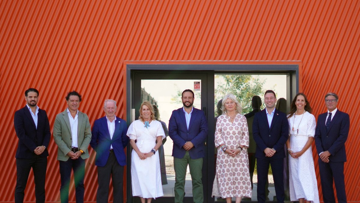 CadizJunta's tweet photo. El talento y la formación se dan la mano para seguir impulsando el avance de la provincia de Cádiz. 

La DG @MercedesColomb1 participa en la jornada ‘El talento se fabrica hoy’ organizada por @surcontrol junto con la DT @IndustriaAnd @i_olivero y de @EmpleoJunta @dsanchezroman https://t.co/nSZibWZQCr