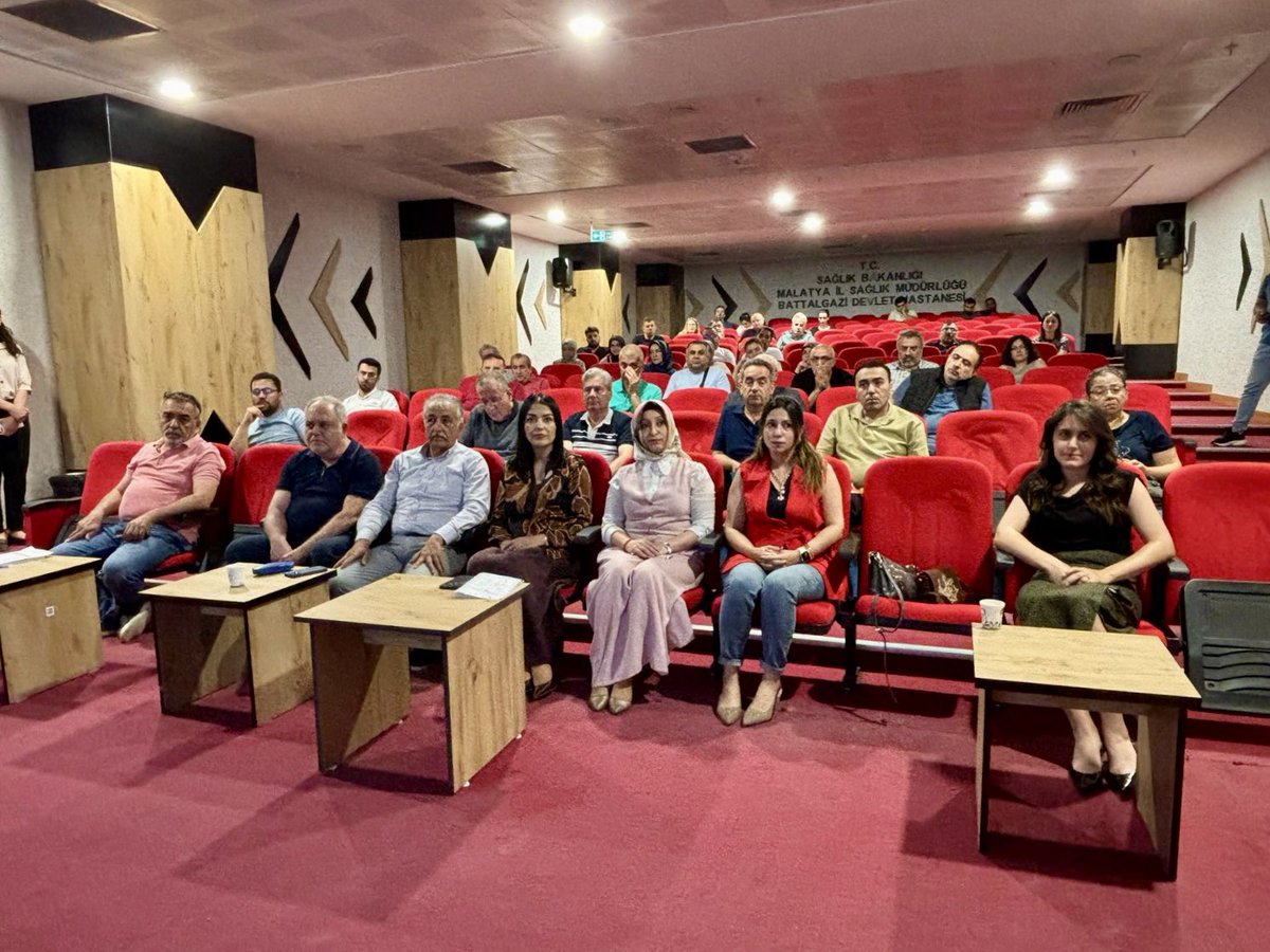 malatyaism's tweet photo. Tanıdan Tedaviye Güncel Yaklaşımlar eğitimlerimiz devam ediyor.

Müdürlüğümüz Halk Sağlığı Hizmetleri Başkanlığı tarafından yürütülen;  "Koruyan Sağlık", "Geliştiren Sağlık " yaklaşımı kapsamında,  “Tanıdan Tedaviye Güncel Yaklaşımlar” ana başlığı altında  İnönü Ünivesitesi  Enfeksiyon Hastalıkları ve Klinik Mikrobiyoloji Ana Bilim Dalından Dr.Öğr.Üyesi Zeynep ÇELİK ve Dr. Öğr. Üyesi Ahmet Furkan KURT, Malatya Eğitim ve Araştırma Hastanesi Dahiliye bölümü Uzm. Dr. Erkan ÖZDEMİR' in katkılarıyla aile hekimlerine "Tek Sağlık ve Akılcı İlaç Modülü" konusunda eğitim düzenlenmiş, eğitime katkı sağlayan Kıymetli Hocalarımıza Teşekkür Belgesi takdim edilmiştir.