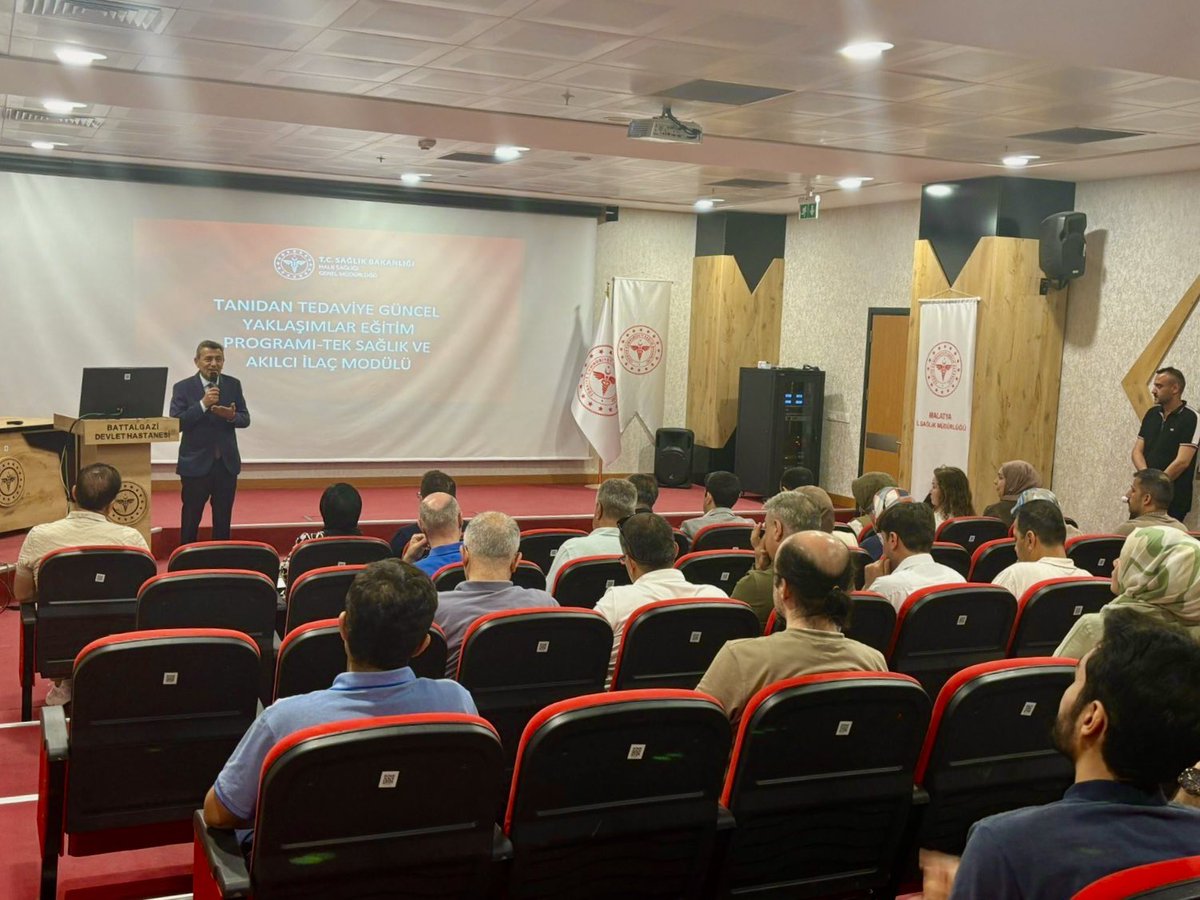 malatyaism's tweet photo. Tanıdan Tedaviye Güncel Yaklaşımlar eğitimlerimiz devam ediyor.

Müdürlüğümüz Halk Sağlığı Hizmetleri Başkanlığı tarafından yürütülen;  "Koruyan Sağlık", "Geliştiren Sağlık " yaklaşımı kapsamında,  “Tanıdan Tedaviye Güncel Yaklaşımlar” ana başlığı altında  İnönü Ünivesitesi  Enfeksiyon Hastalıkları ve Klinik Mikrobiyoloji Ana Bilim Dalından Dr.Öğr.Üyesi Zeynep ÇELİK ve Dr. Öğr. Üyesi Ahmet Furkan KURT, Malatya Eğitim ve Araştırma Hastanesi Dahiliye bölümü Uzm. Dr. Erkan ÖZDEMİR' in katkılarıyla aile hekimlerine "Tek Sağlık ve Akılcı İlaç Modülü" konusunda eğitim düzenlenmiş, eğitime katkı sağlayan Kıymetli Hocalarımıza Teşekkür Belgesi takdim edilmiştir.
