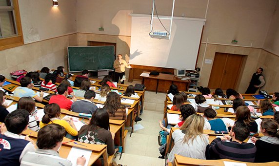 CSIFnacional's tweet photo. La inestabilidad y el abuso de la interinidad en la Educación provocan el cese masivo de docentes: 58.287 bajas, el peor junio de la serie histórica

#CSIF prepara movilizaciones a partir de septiembre en toda España para mejorar las condiciones del profesorado.
👉 https://t.co/aePo3CvNo0