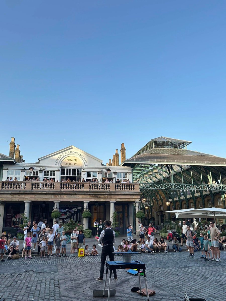 KnazyY's tweet photo. The recent heat in London feels so unfamiliar; even though I spend most of my time in the office with the AC on, the heatwave still hit me hard! 😂 #LondonLife #StreetPhotography #StreetObserver #LondonHeatwave #StudyingInLondon #UCL https://t.co/142CxQtar3