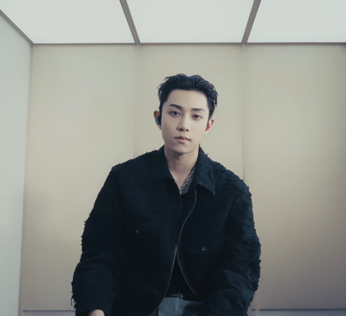 rylouette's tweet photo. tiktok for us di uploadnya 20 april lalu, ternyata abis syuting buat cover ini yah wkwk di uploadnya baru juli buset dah kata gw😭 https://t.co/ktdzeXg6rA