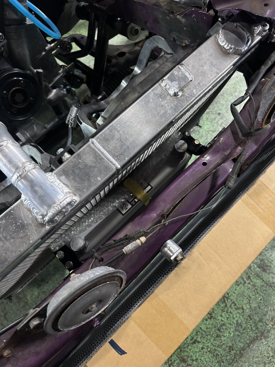 okusho_924's tweet photo. ロータリーロードスター制作日記！
インタークーラー配管完成☺️
ラジエターはトラストVマウント　FD用を加工して取り付け！
オイルクーラーも、位置出しOK！
もう少し♪ https://t.co/C6iXIxYXPB