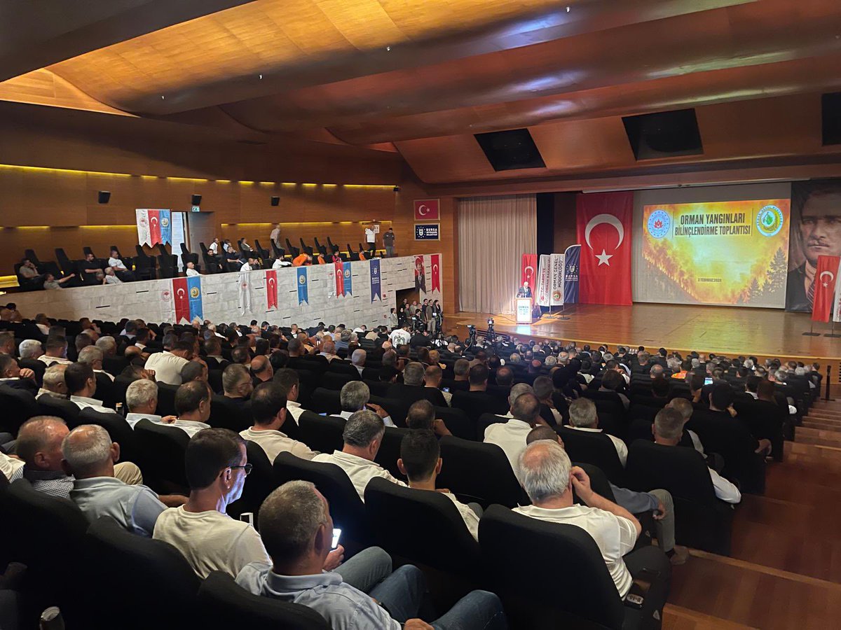 alpertaban16's tweet photo. Orman Genel Müdürümüz Bekir Karacabey’in katılımlarıyla;
📍Orman Yangınları Bilinçlendirme Toplantımızı gerçekleştirdik. 
🔥 Aşırı sıcaklarla birlikte orman yangını riski her geçen gün artıyor.
❌ Ormanlık alanlarda ateş yakmayalım.
❌Anız yakmayalım.
❌Cam şişe ve yangına sebep olabilecek atıkları doğaya bırakmayalım.
❌Duman veya şüpheli bir durum gördüğünüzde 112 Acil Çağrı Merkezi’ni ya da 153 Çözüm Merkezi’ni arayarak bizlere bilgi verebilirsiniz.
✅Hep birlikte tedbirli olalım.