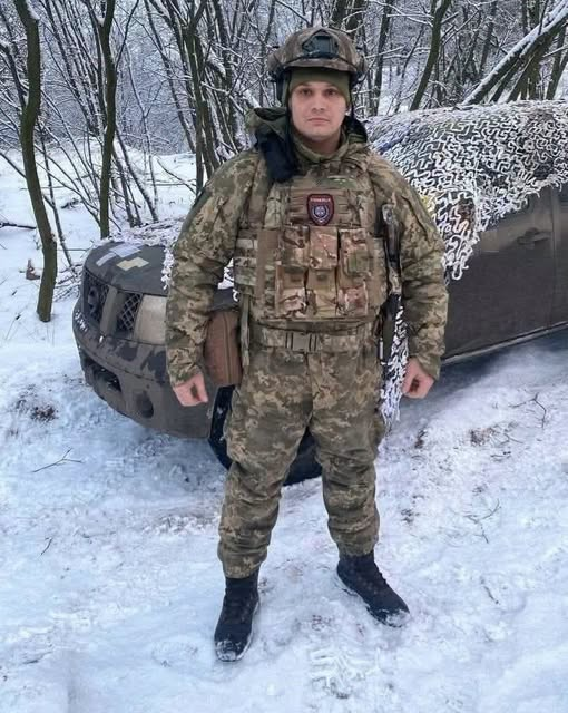 DetectorMediaEn's tweet photo. 🕯️ Cameraman for Dnipro TV channels and Ukrainian serviceman Oleksandr Vernihorov has been killed on the front line

According to the National Union of Journalists of Ukraine, Oleksandr Vernihorov voluntarily joined #Ukraine's Defense Forces in July 2022 and had been defending the country on the front line ever since.

For many years, he worked as a cameraman for Channel 9 in Dnipro. His last workplace before joining the military was the Vidkrytyi TV channel.

His colleagues remember Oleksandr Vernihorov as a responsible, courageous, and dedicated professional.

After the start of #Russia's full-scale invasion, Oleksandr voluntarily took up arms to defend Ukraine, leaving behind his civilian career to serve in the Defense Forces. For more than three years, he carried out combat missions on the front line.

Detector Media extends its deepest condolences to Oleksandr Vernihorov's family, friends, and colleagues.